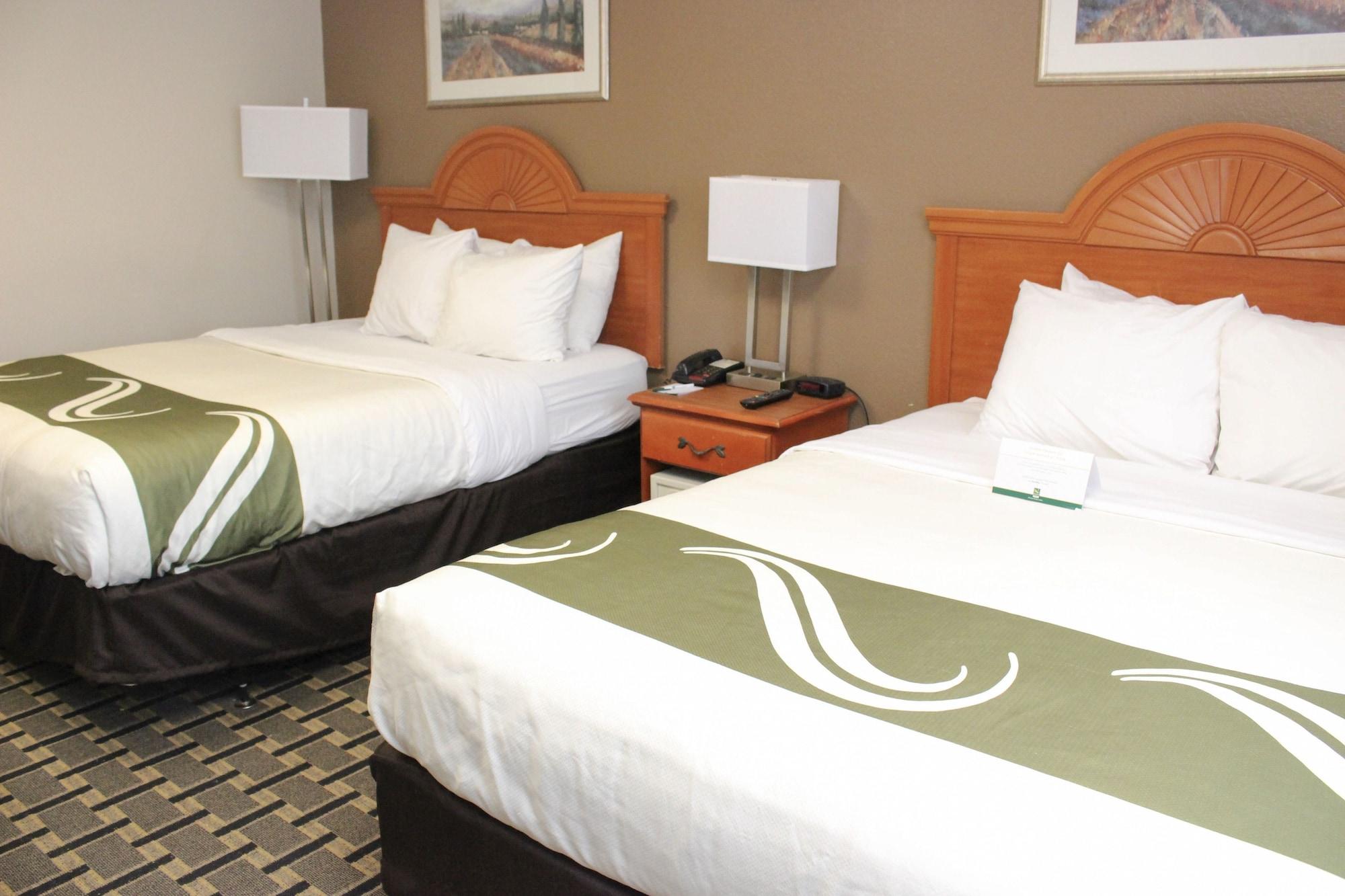 Quality Inn & Suites Detroit Metro Airport Ромулус Екстериор снимка