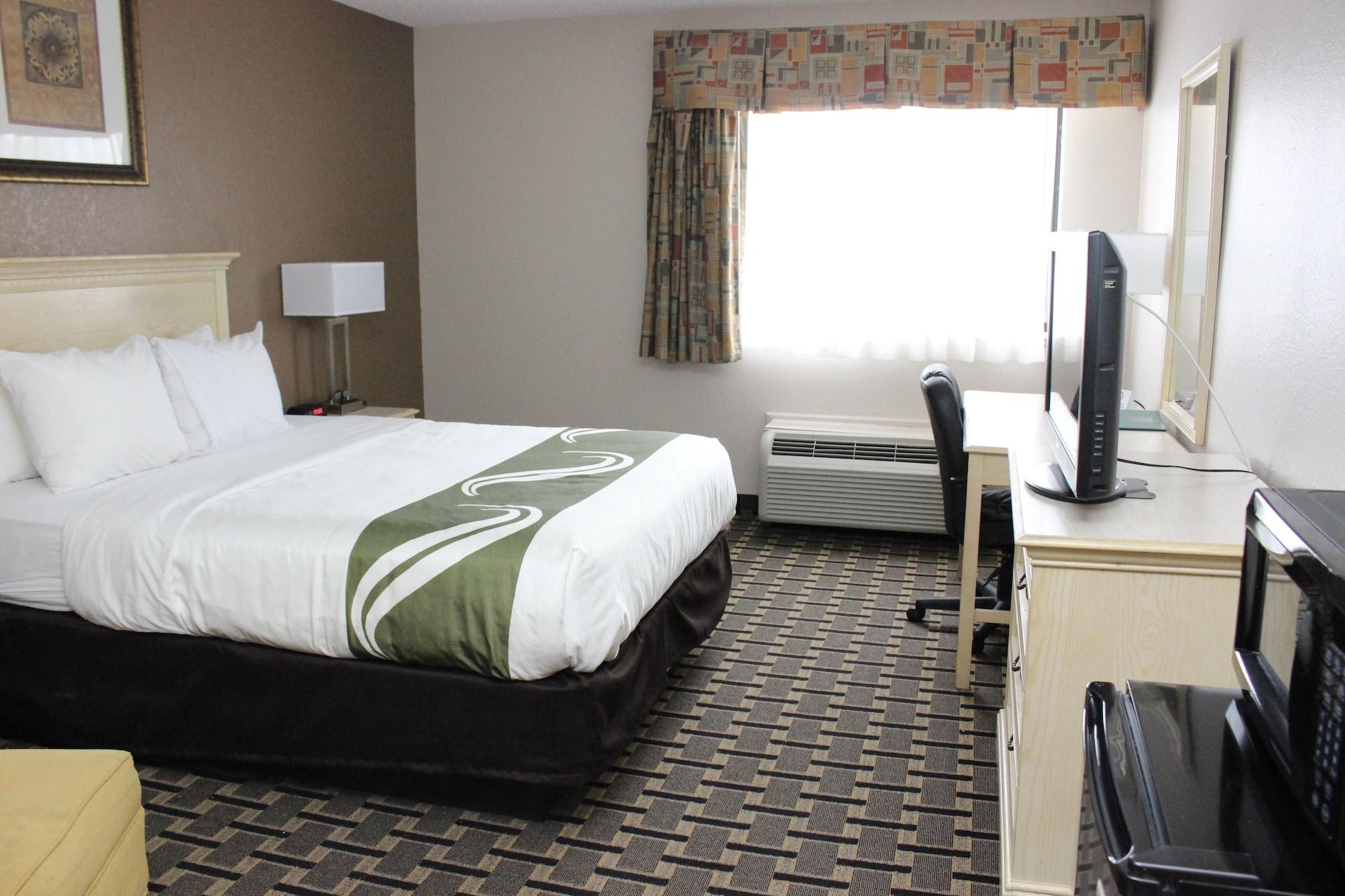 Quality Inn & Suites Detroit Metro Airport Ромулус Екстериор снимка