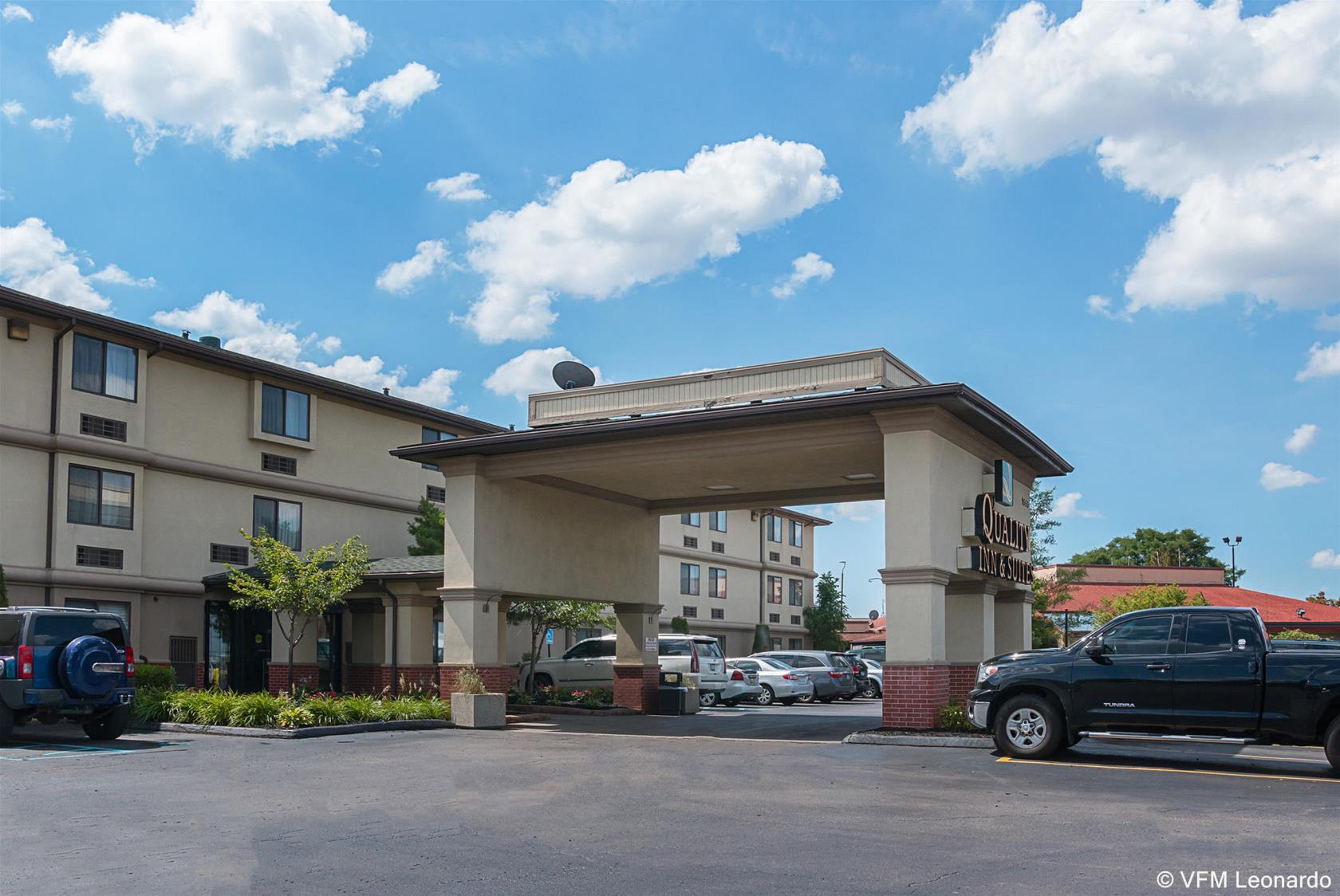 Quality Inn & Suites Detroit Metro Airport Ромулус Екстериор снимка