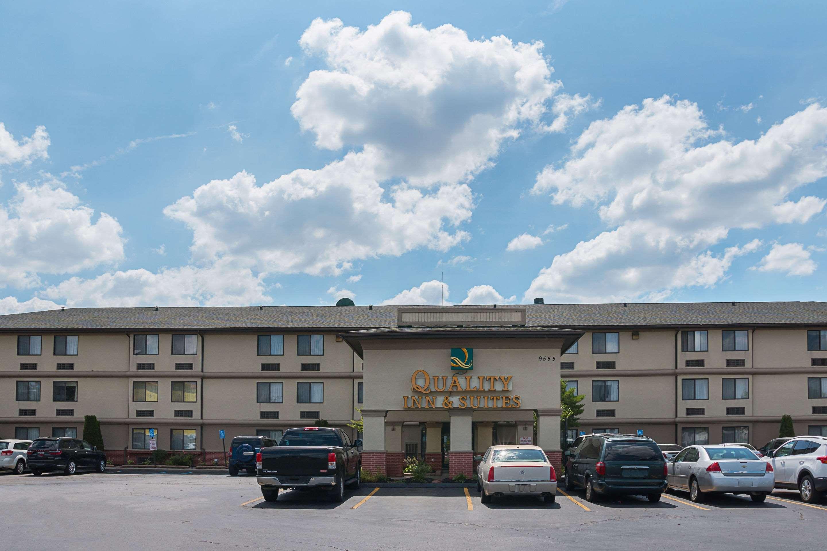 Quality Inn & Suites Detroit Metro Airport Ромулус Екстериор снимка