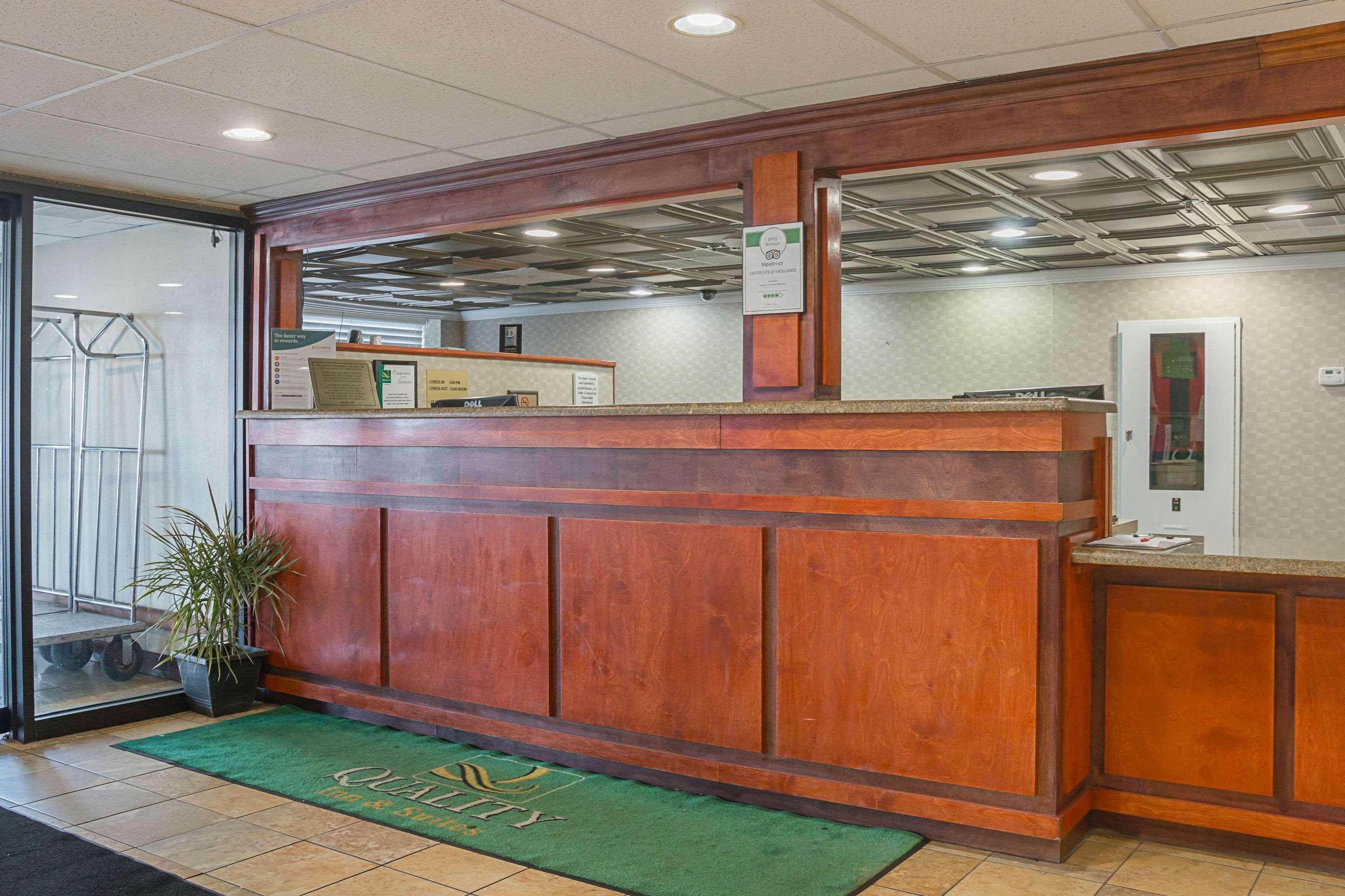 Quality Inn & Suites Detroit Metro Airport Ромулус Екстериор снимка