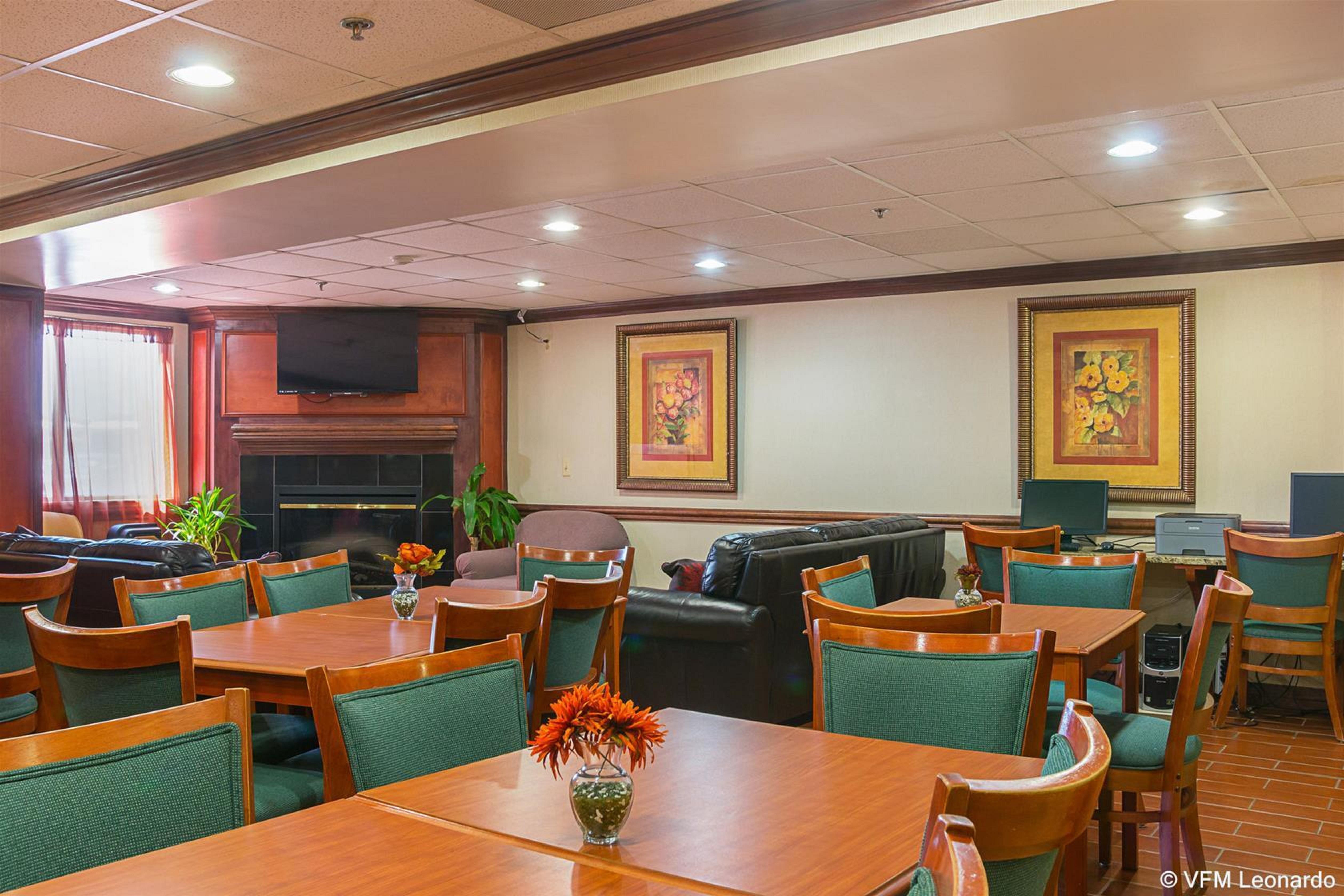 Quality Inn & Suites Detroit Metro Airport Ромулус Екстериор снимка