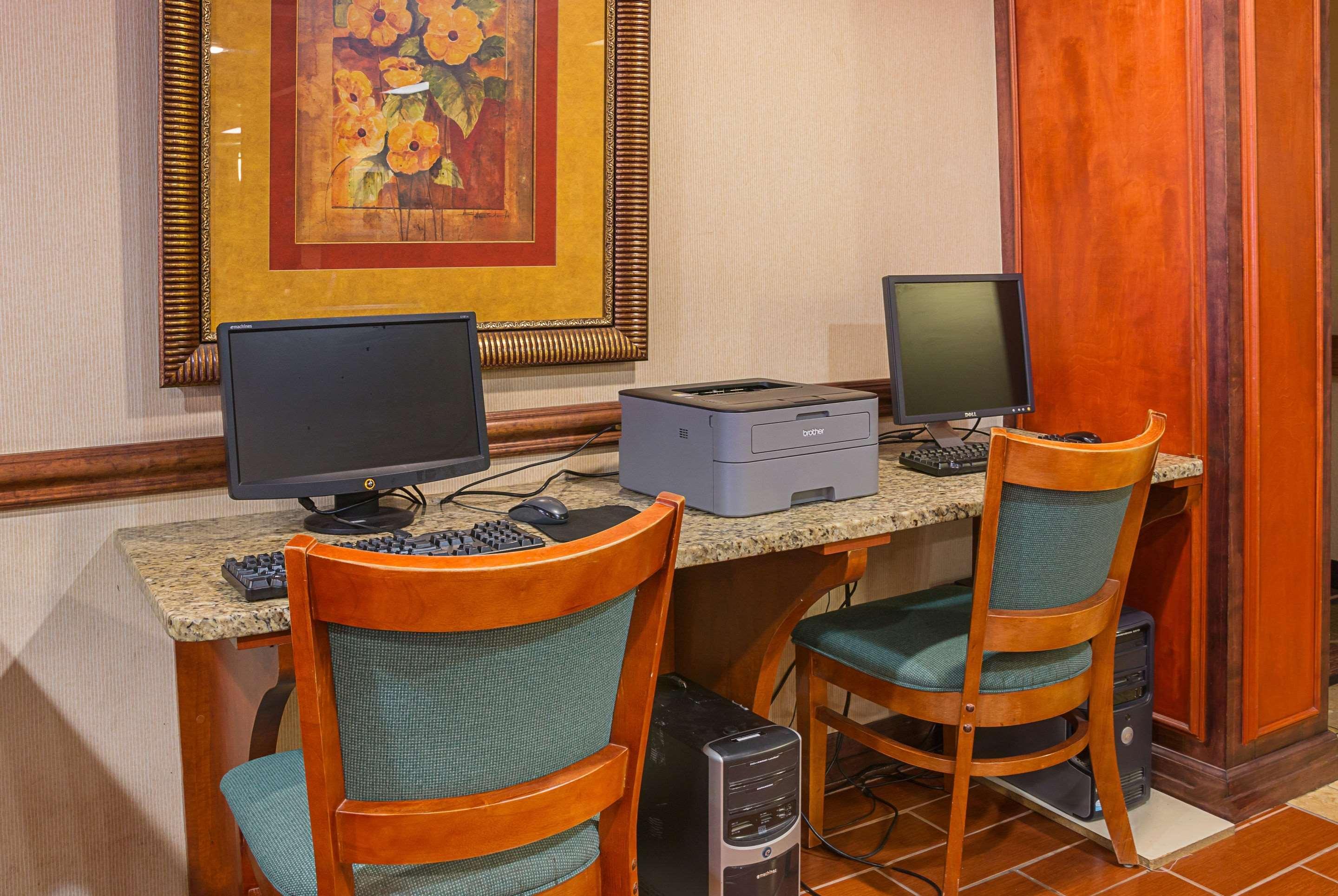 Quality Inn & Suites Detroit Metro Airport Ромулус Екстериор снимка