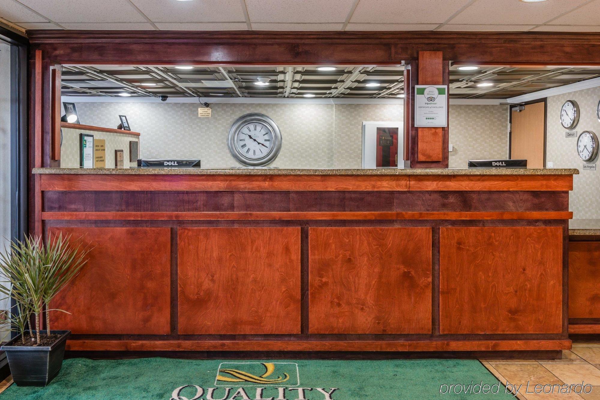 Quality Inn & Suites Detroit Metro Airport Ромулус Екстериор снимка