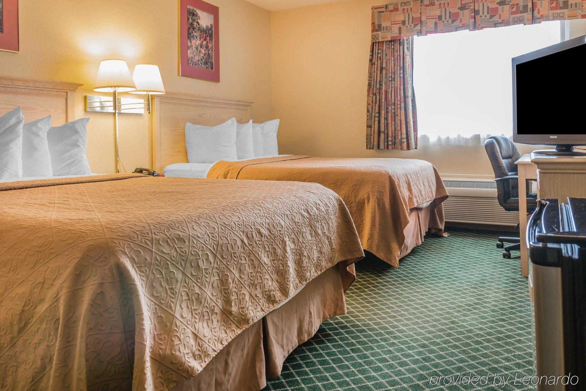 Quality Inn & Suites Detroit Metro Airport Ромулус Екстериор снимка