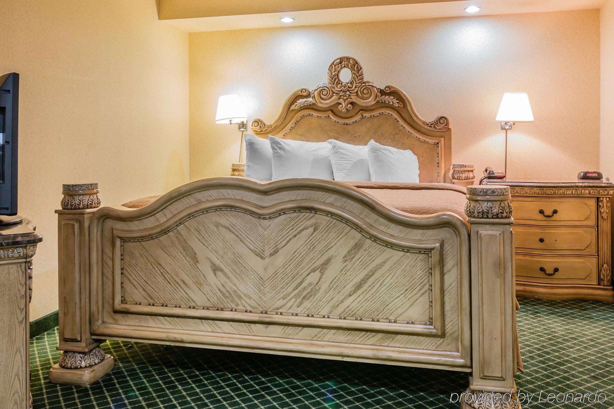 Quality Inn & Suites Detroit Metro Airport Ромулус Екстериор снимка
