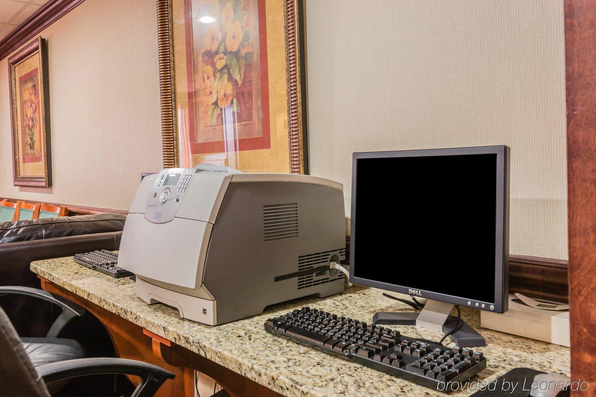Quality Inn & Suites Detroit Metro Airport Ромулус Екстериор снимка