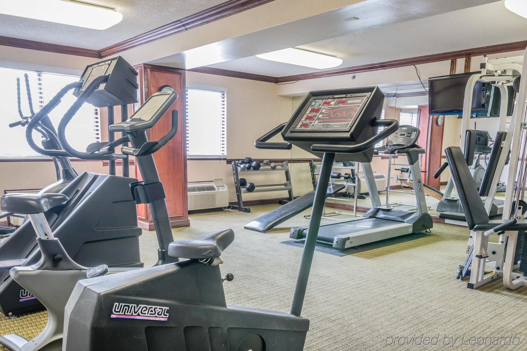 Quality Inn & Suites Detroit Metro Airport Ромулус Екстериор снимка